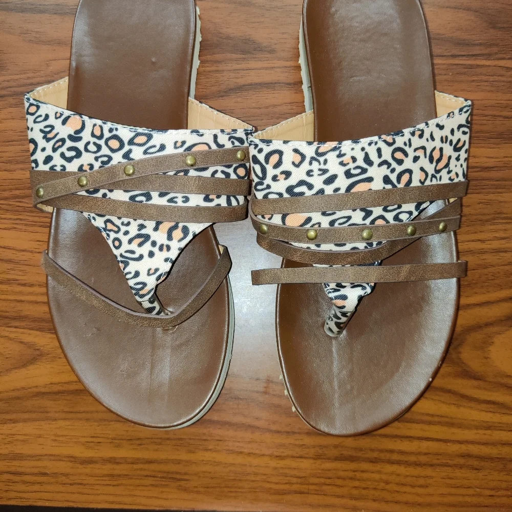 ***NWT-UPC America Flip Flops and Leopard Flip Flops. - Picture 2 of 8